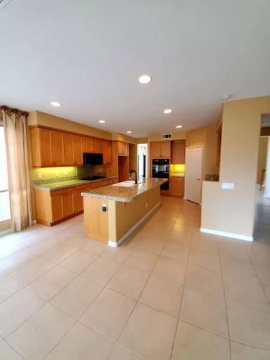 Main picture of 35683 Stock St