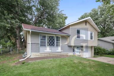 Main picture of 8010 E 91st St