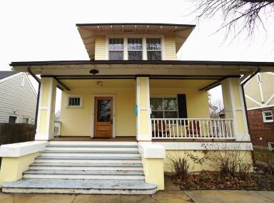 Main picture of 2506 W Woodlawn Ave