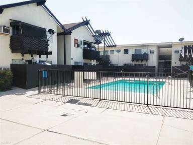 Main picture of 6633 Vineland Ave