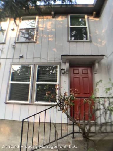 Main picture of 329 N Main St