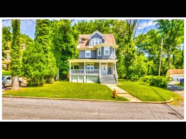 Main picture of 5821 Royal Oak Ave