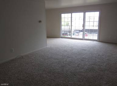 Main picture of 490 Fox Hills Dr N