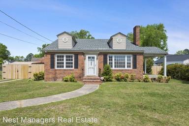 Main picture of 403 N Churchill Dr