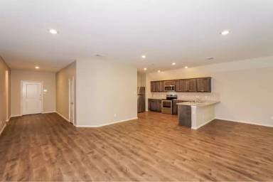 Main picture of 1526 Woodlake Dr
