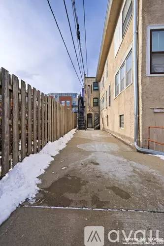 Main picture of 1233 Chicago Ave