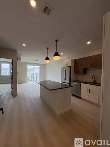Main picture of 100 Plank St