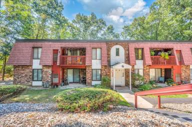 Main picture of 31 Woodsedge Dr