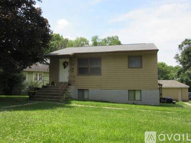 Main picture of 1631 Muscatine Ave