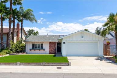 Main picture of 15273 Calle Juanito