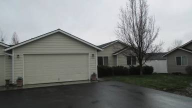 Main picture of 830 NE Oak Pl