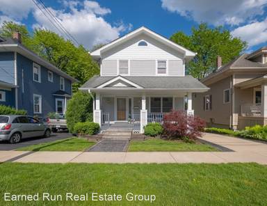 Main picture of 423 S Hale St