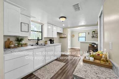 Main picture of 5145 Park St