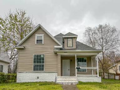 Main picture of 821 W Webster St