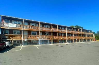 Main picture of 1162 Springfield St