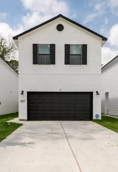 Main picture of 8721 Compton St