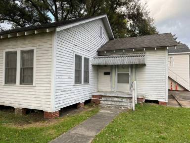 Main picture of 400 Evangeline Dr