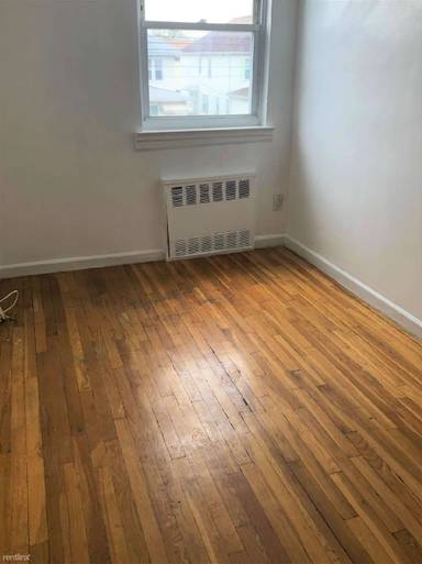 Main picture of 8 Avenue S