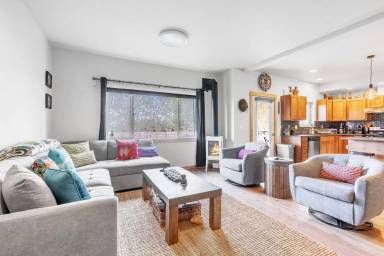 Main picture of 1533 Bora Way