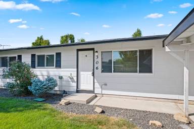 Main picture of 306 W Maple Ave