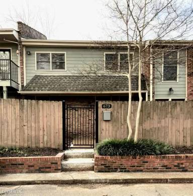 Main picture of 703 Hotchkiss Ln