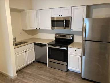 Main picture of 25 University Dr - 3