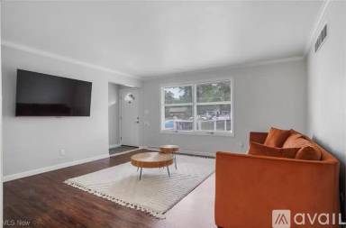 Main picture of 321 Meadowbrook Ave
