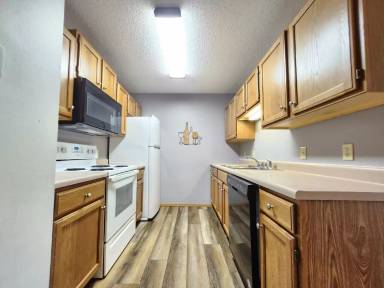 Main picture of 5400 W 57th St