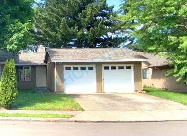 Main picture of 205 SE Sweetbriar Ln