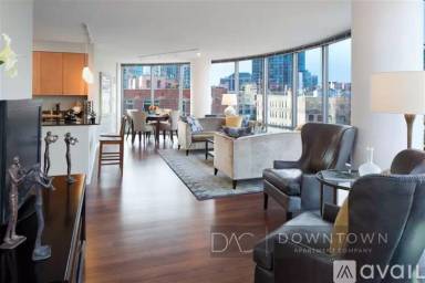 Main picture of 420 W Grand Ave