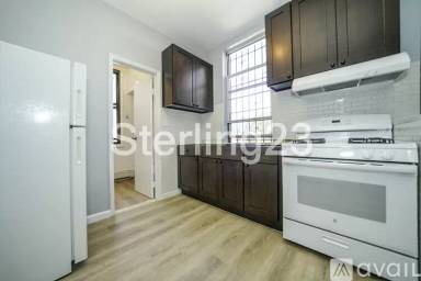 Main picture of 2421 Steinway St