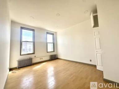 Main picture of 1877 Linden St