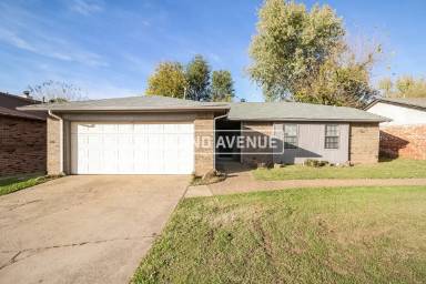 Main picture of 2621 SW 103rd St