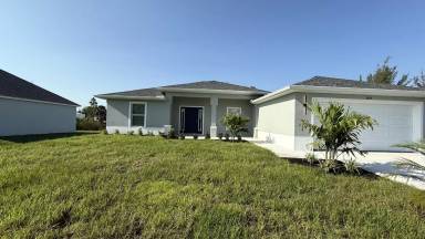 Main picture of 1424 NE 37th St