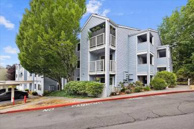 Main picture of Renton Ridge Condominium