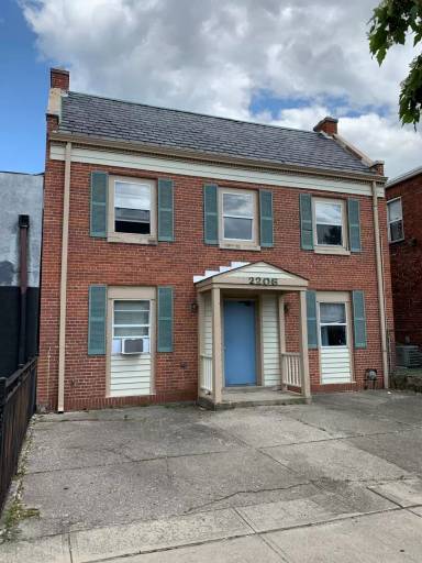 Main picture of 2206 Summit St