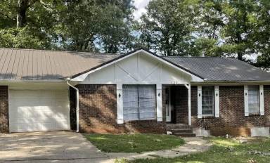Main picture of 120 Lewis Dr