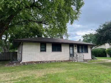 Main picture of 255 Waukee Ave