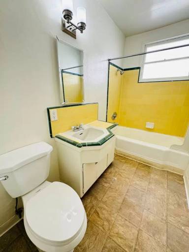 Main picture of 1246 N Orange Dr