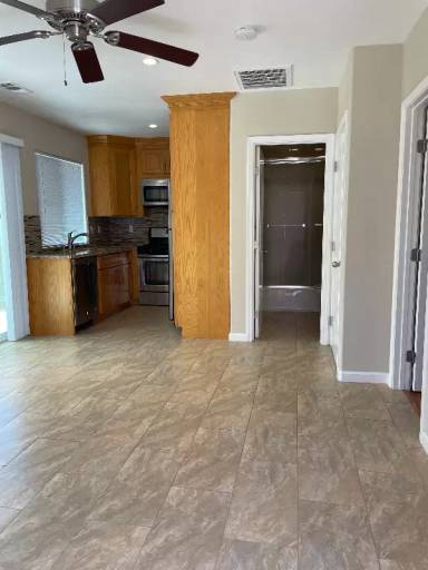 Main picture of 2939 Putnam Blvd