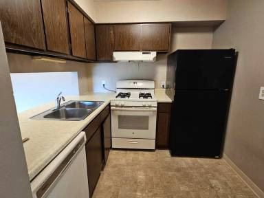 Main picture of 1049 S Main St