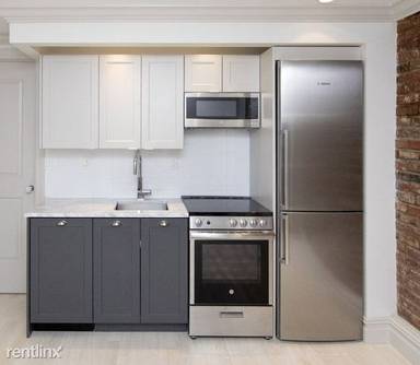 Main picture of 161 W 4th St