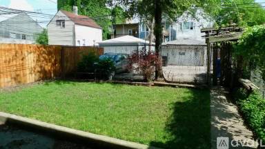 Main picture of 1526 W Edgewater Ave