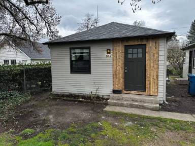Main picture of 842 E St NE