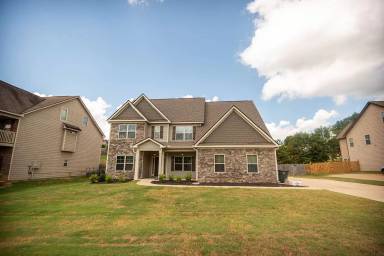 Main picture of 42 Bradley Dr