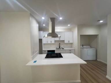 Main picture of 4837 Clark Ave