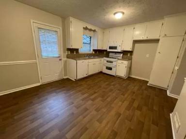 Main picture of 910 Peachtree St