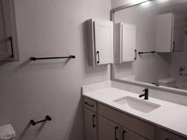 Main picture of 409 W 38th St
