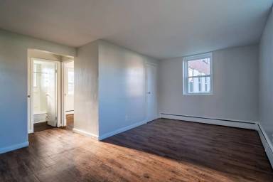 Main picture of 33 Linda Dr