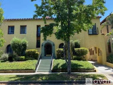 Main picture of 444 N Sycamore Ave